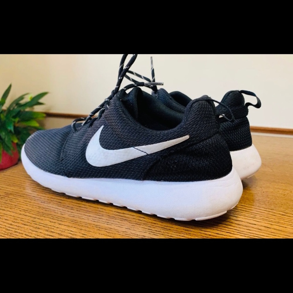Nike Shoes 9.5